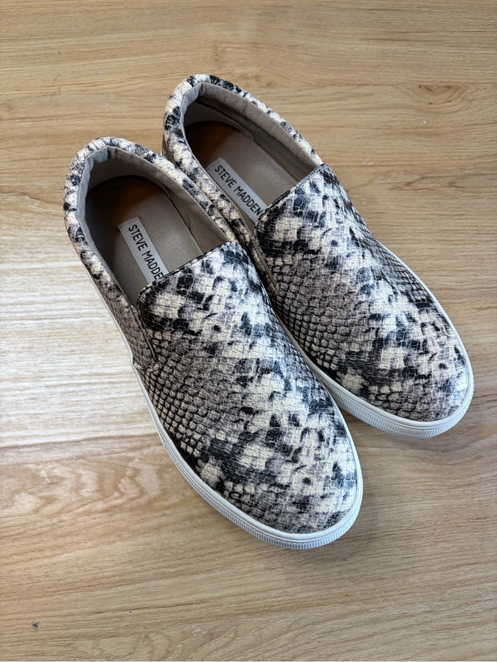 Steve Madden Gills Snakeskin Slip On Sneakers Size 9M Faux Leather Platform